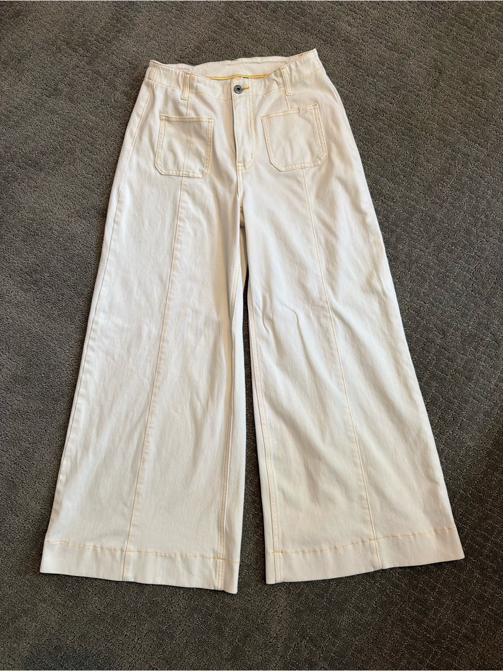 Halara Flex High Waisted
Wide Leg Jeans Beige Denim
Small Petite - Worn Once